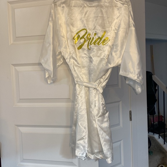 Bridal robe - Picture 1 of 4